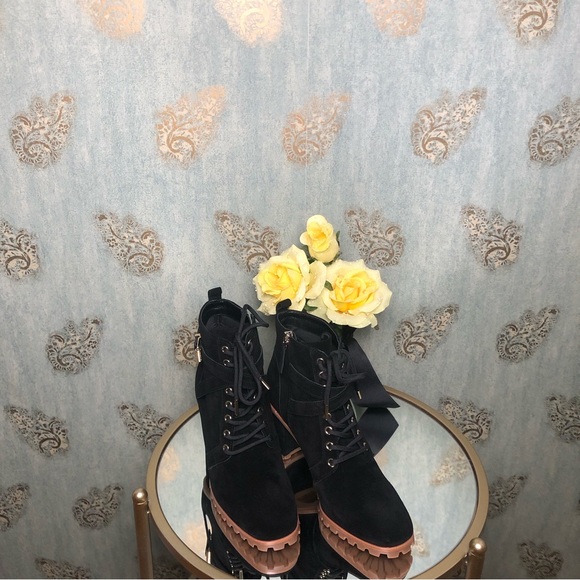 ⭐️NEW⭐️White House Black Market (WHBM) Mid Heel Combat Boot - Picture 6 of 8